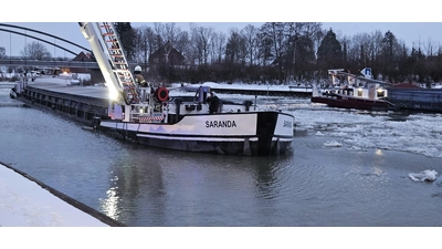 Kontrolle am Schiff. (Foto: Kreisfeuerwehr Schaumburg)