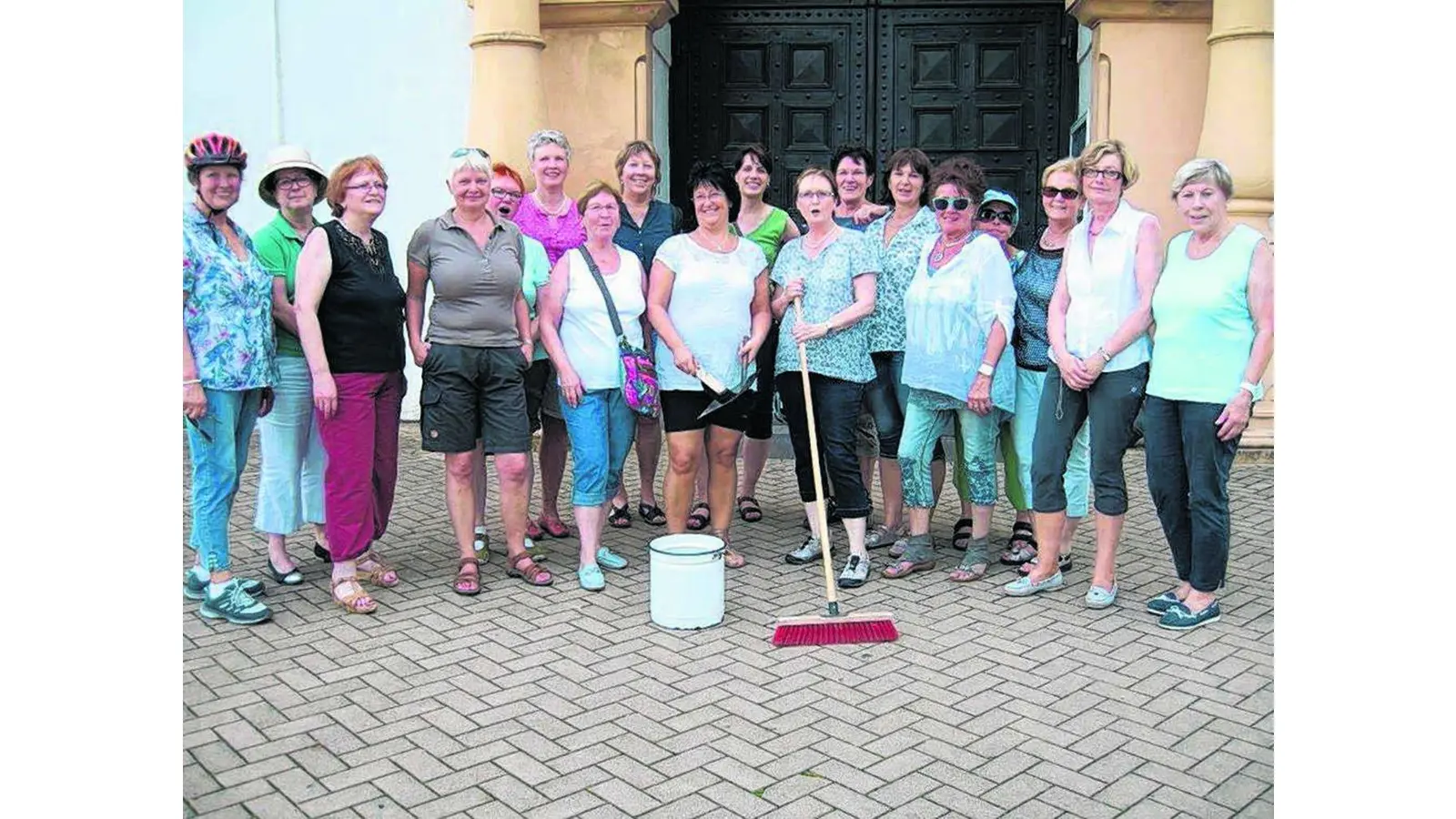 Celler Schlossplatz gründlich gesäubert (Foto: gr)