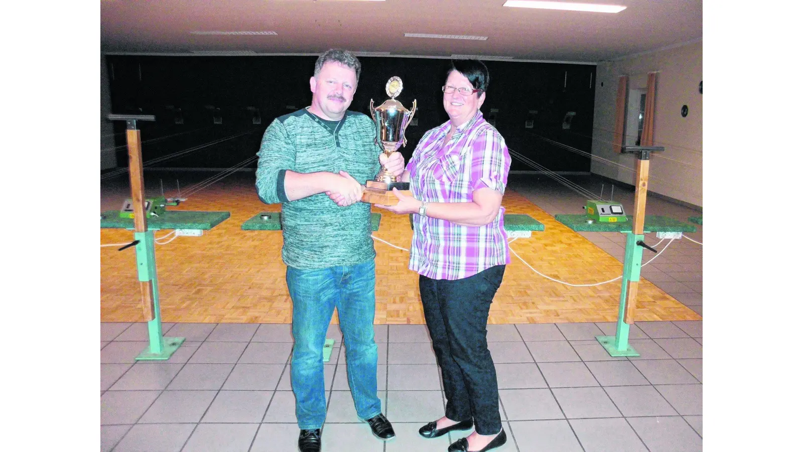 Holger Riedemann holt den Schützenhauspokal (Foto: red)