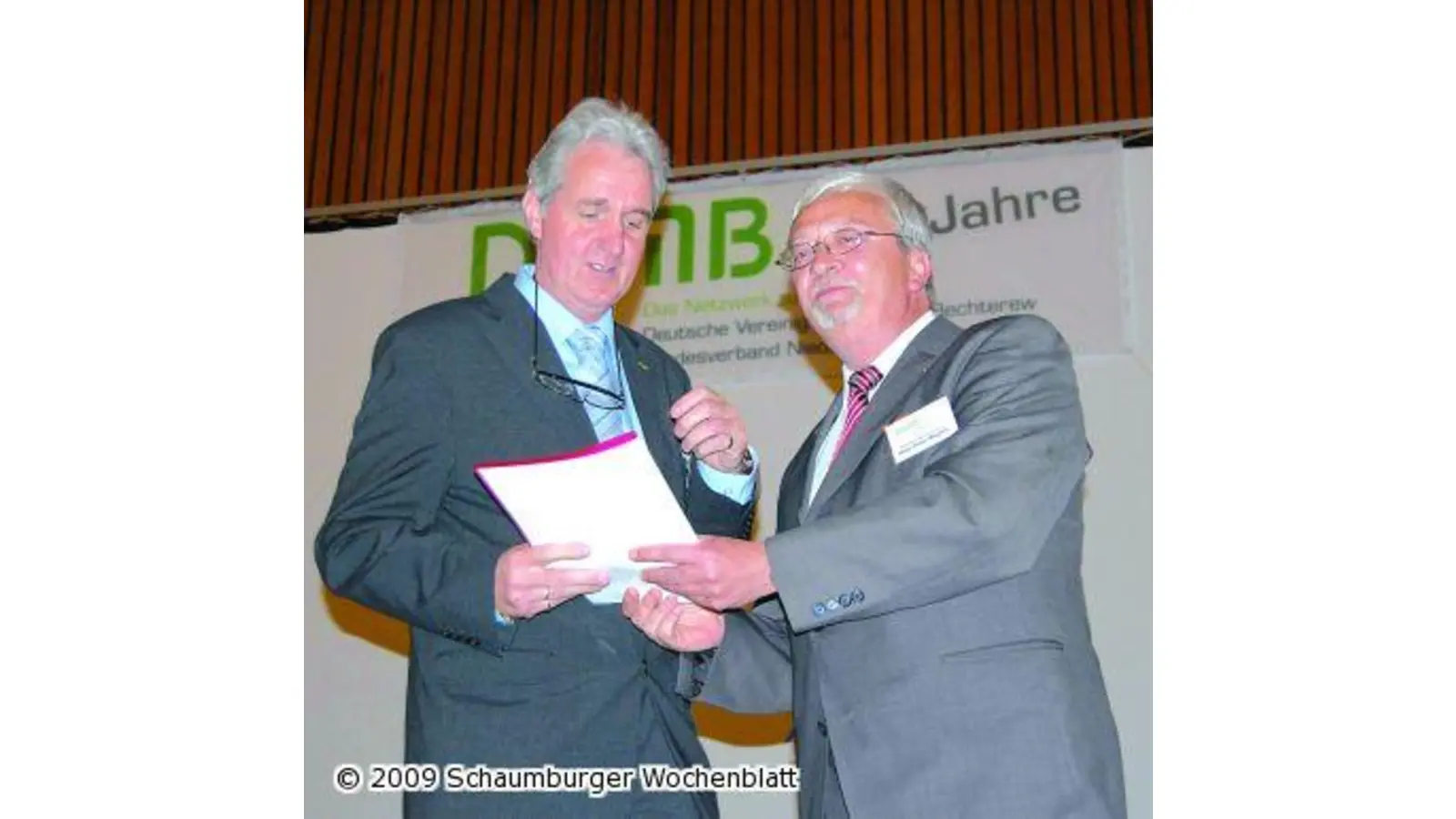 Verdienstnadel für Rüdiger Schmidt (Foto: red)