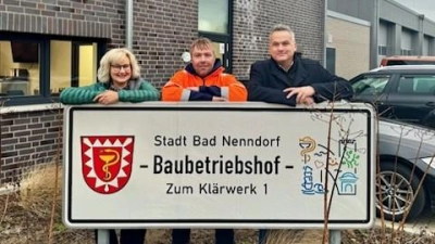 Annette Stang, Leiterin FB 3 Bauen und Umwelt, Jörn Peter, Leitung Baubetriebshof, Mike Schmidt, Stadtdirektor. (Foto: Stadt Bad Nenndorf)