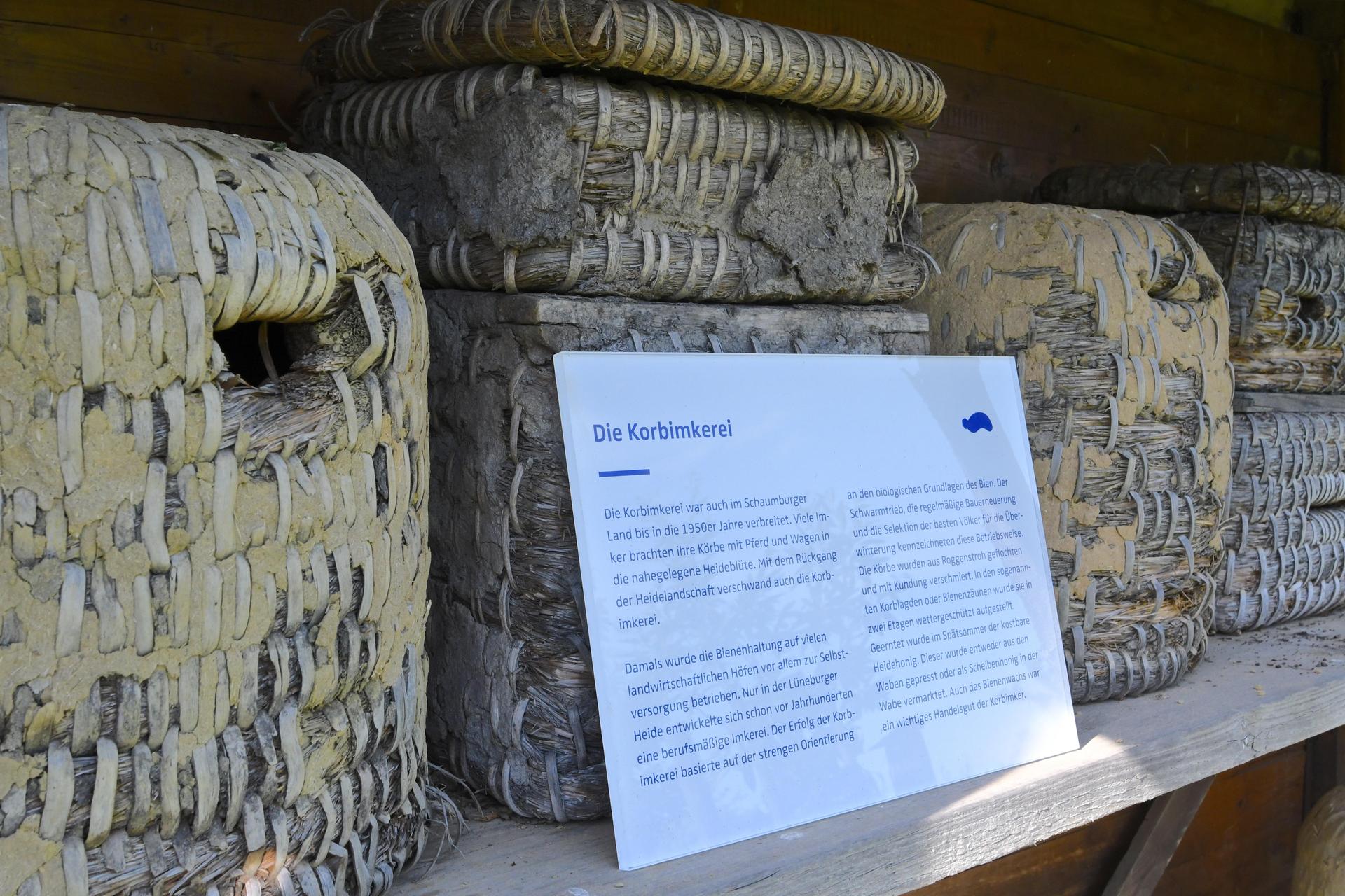 Am Bienenhaus. (Foto: nd)