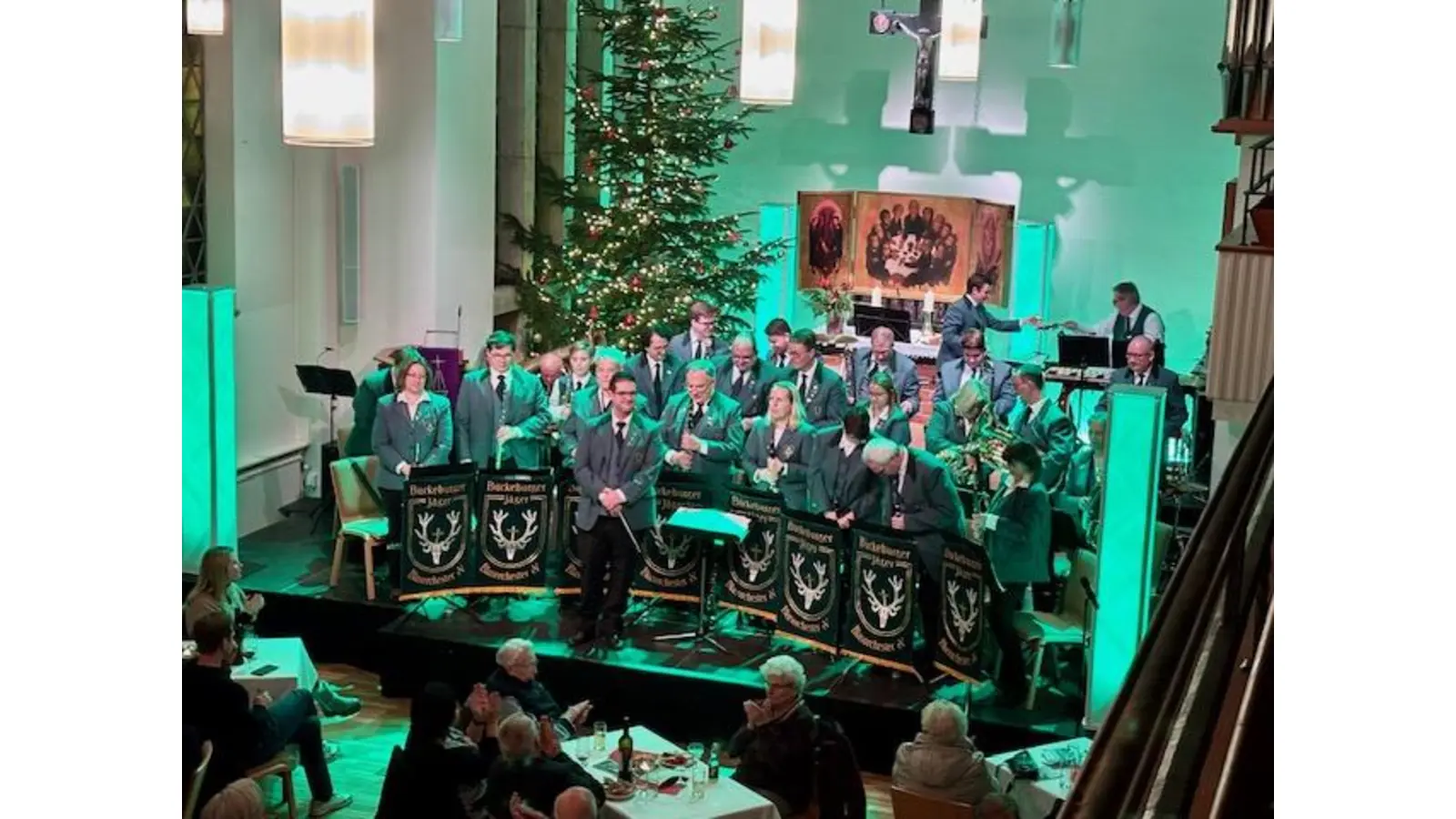 Das Blasorchester Bückeburger Jäger und der gemischte Chor Eilsen musizieren für Tschernobyl-Kinder. (Foto: privat)