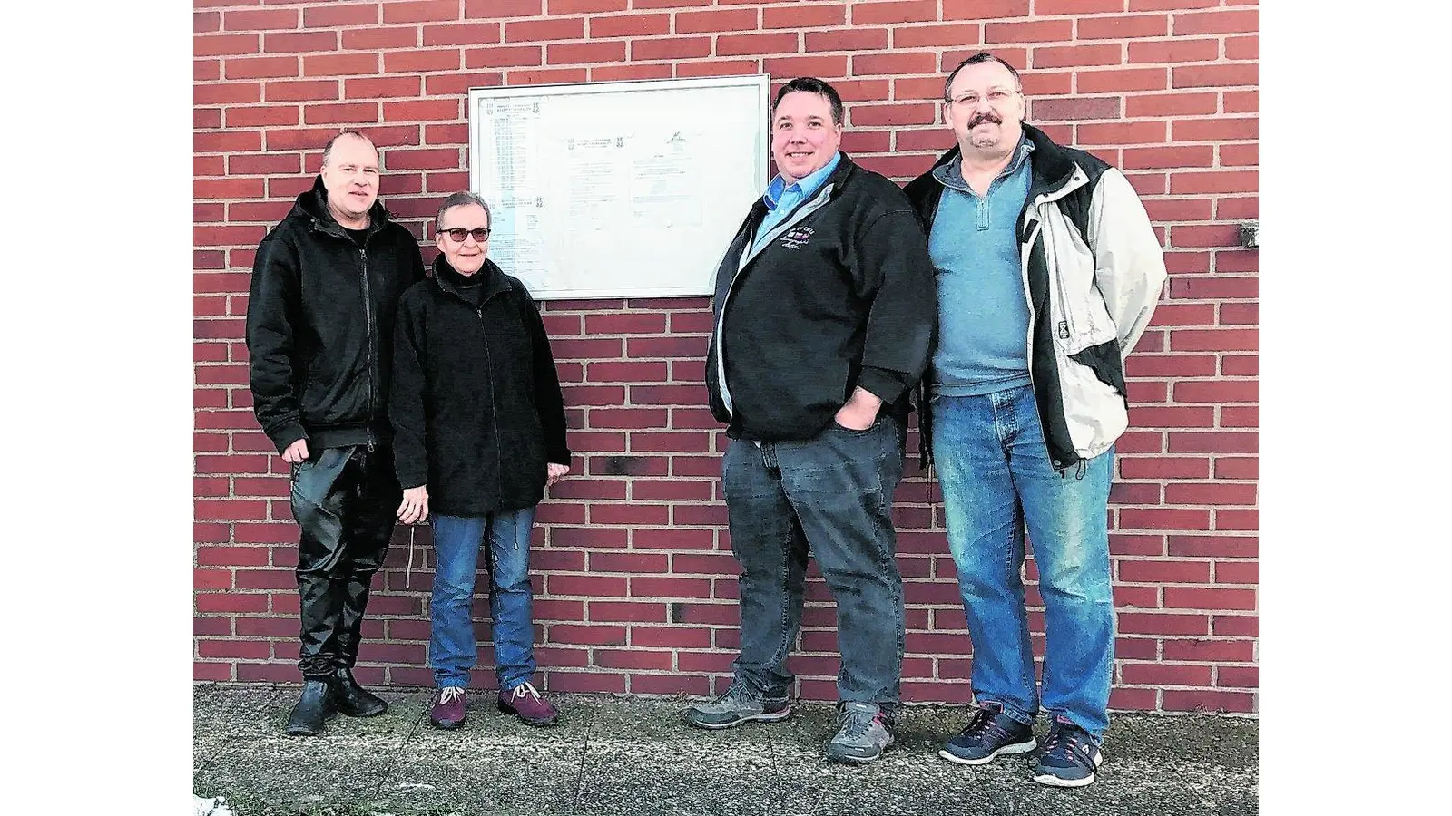 Neuer Schaukasten für Feuerwehr und Dorfgemeinschaft (Foto: jb)