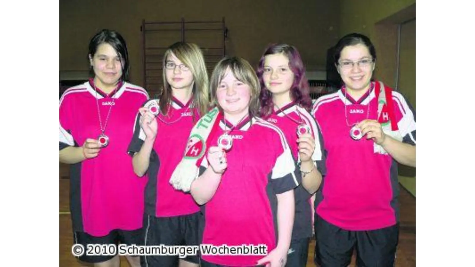 Silbermedaille und Starterlaubnis (Foto: al)