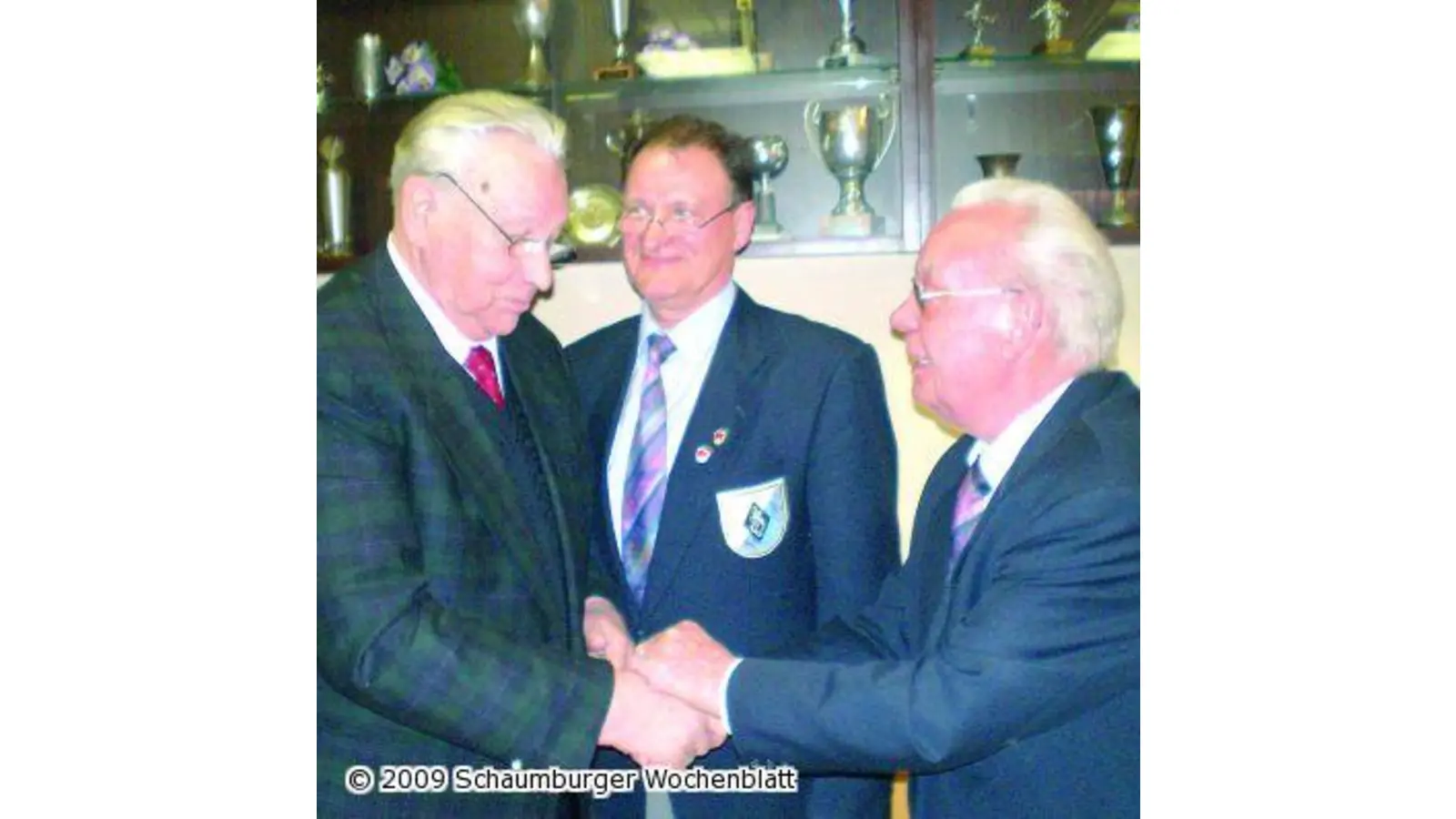 Heinz Schade wird zum Ehrenmitglied ernannt (Foto: red)