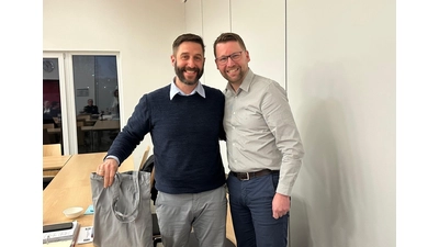 André Lutz (rechts) verabschiedet Matthias Mühlenhoff mit großem Dank aus seinem Amt als Kassierer. (Foto: privat)