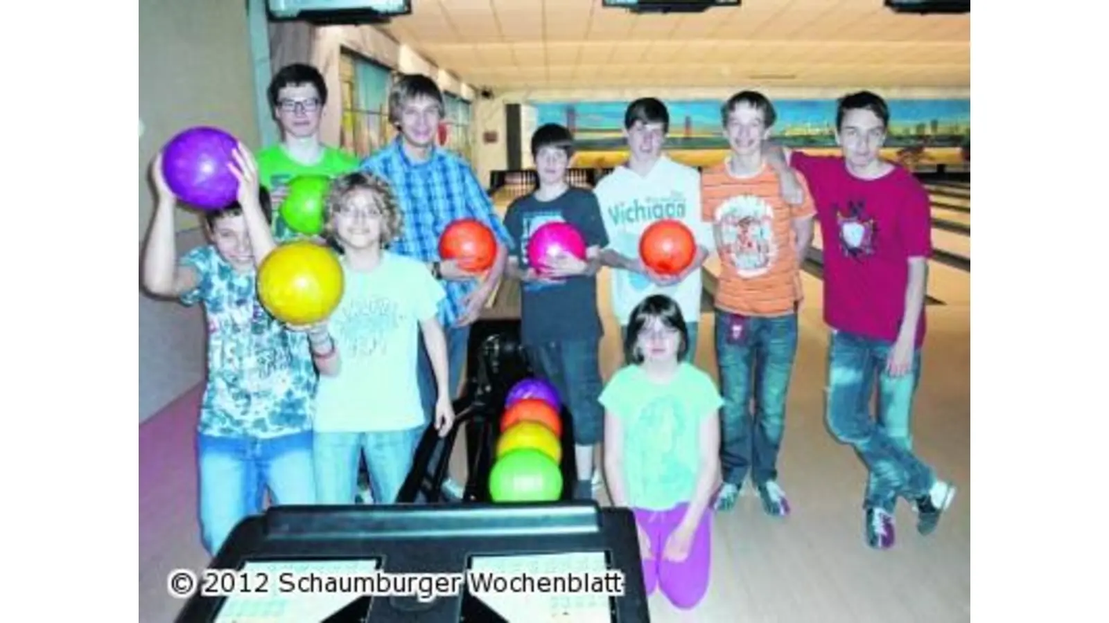 Vereinsjugend auf der Lauenauer Bowlingbahn (Foto: red)