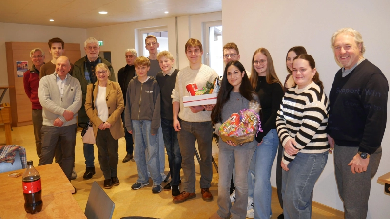 Große Freude bei allen Beteiligten und Gästen über die Eröffnung vom Jugendtreff. (Foto: gk)