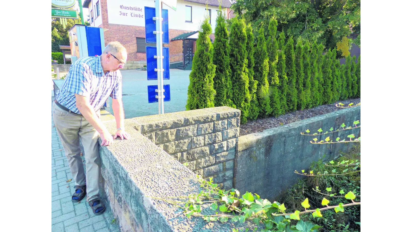 Anwohner spart nicht mit Vorwürfen gegen die Stadt (Foto: al)