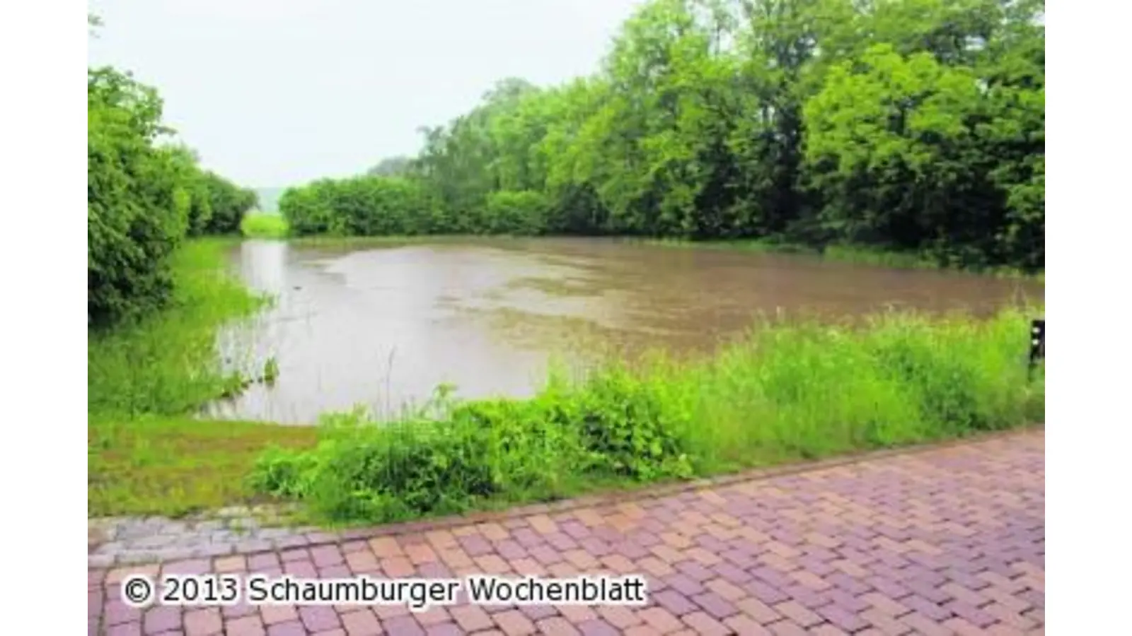 Die Bornau tritt erneut über ihre Ufer (Foto: ag)