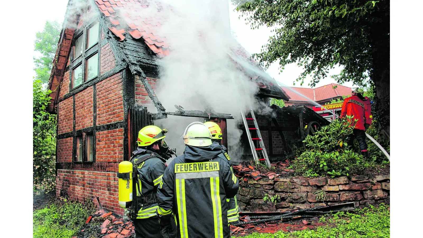 Feuerwehrleute können Schlimmeres verhindern (Foto: bb)