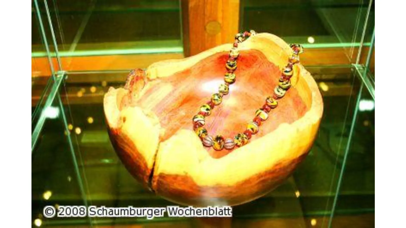 Gedrechselte Holzunikate und Glasperlenkunst (Foto: bb)