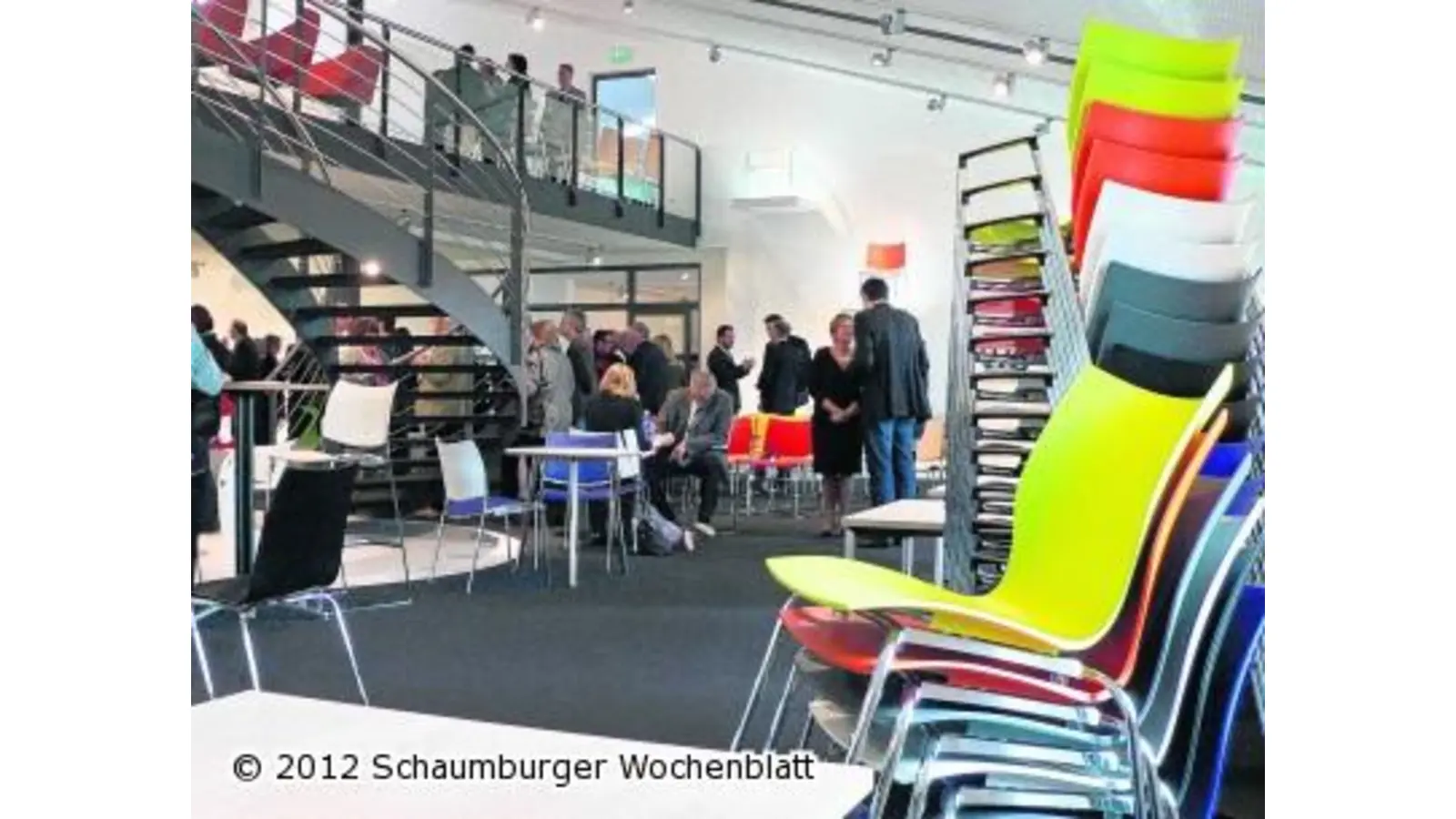 Alte Möbel neben neuen Modellen (Foto: al)