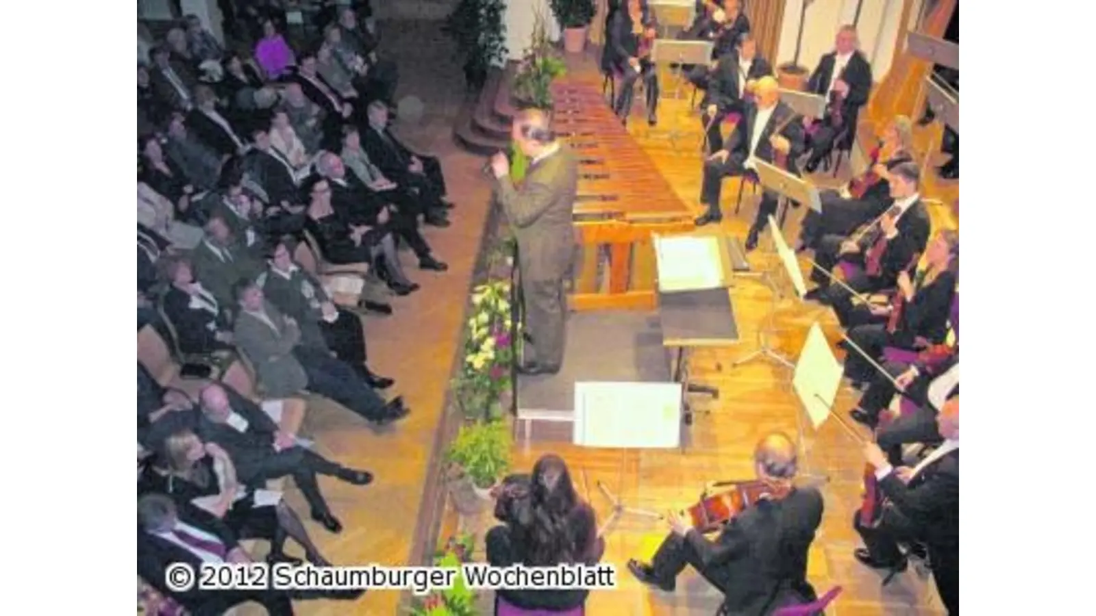 Dirigent lässt Neujahrskonzert zum Erlebnis werden (Foto: hb)
