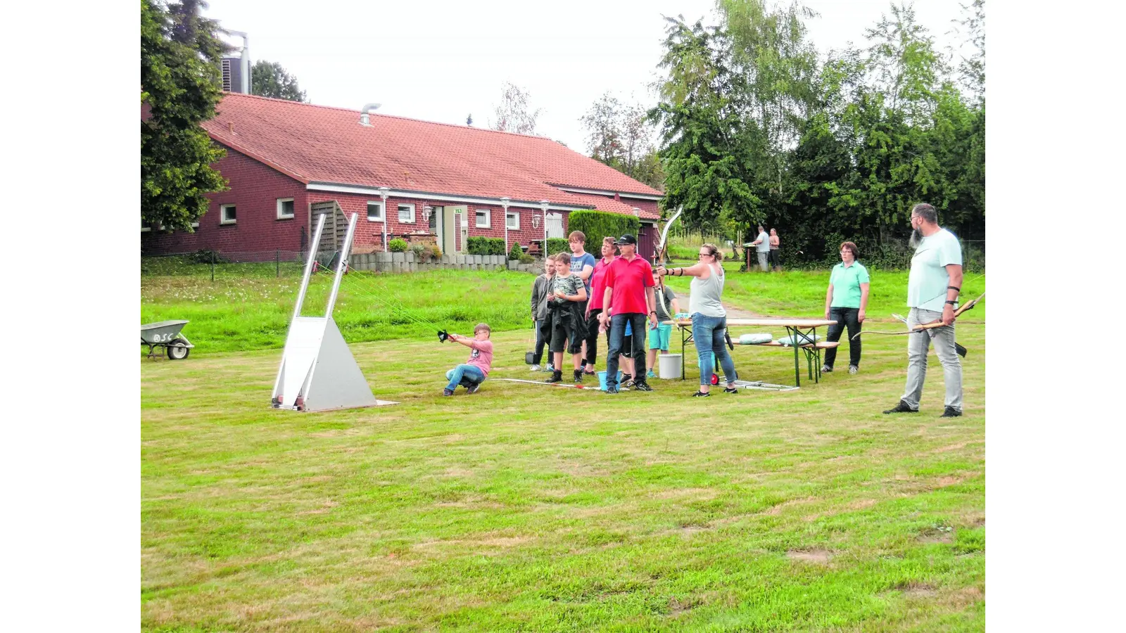 Die Wasserbomben fliegen (Foto: red)