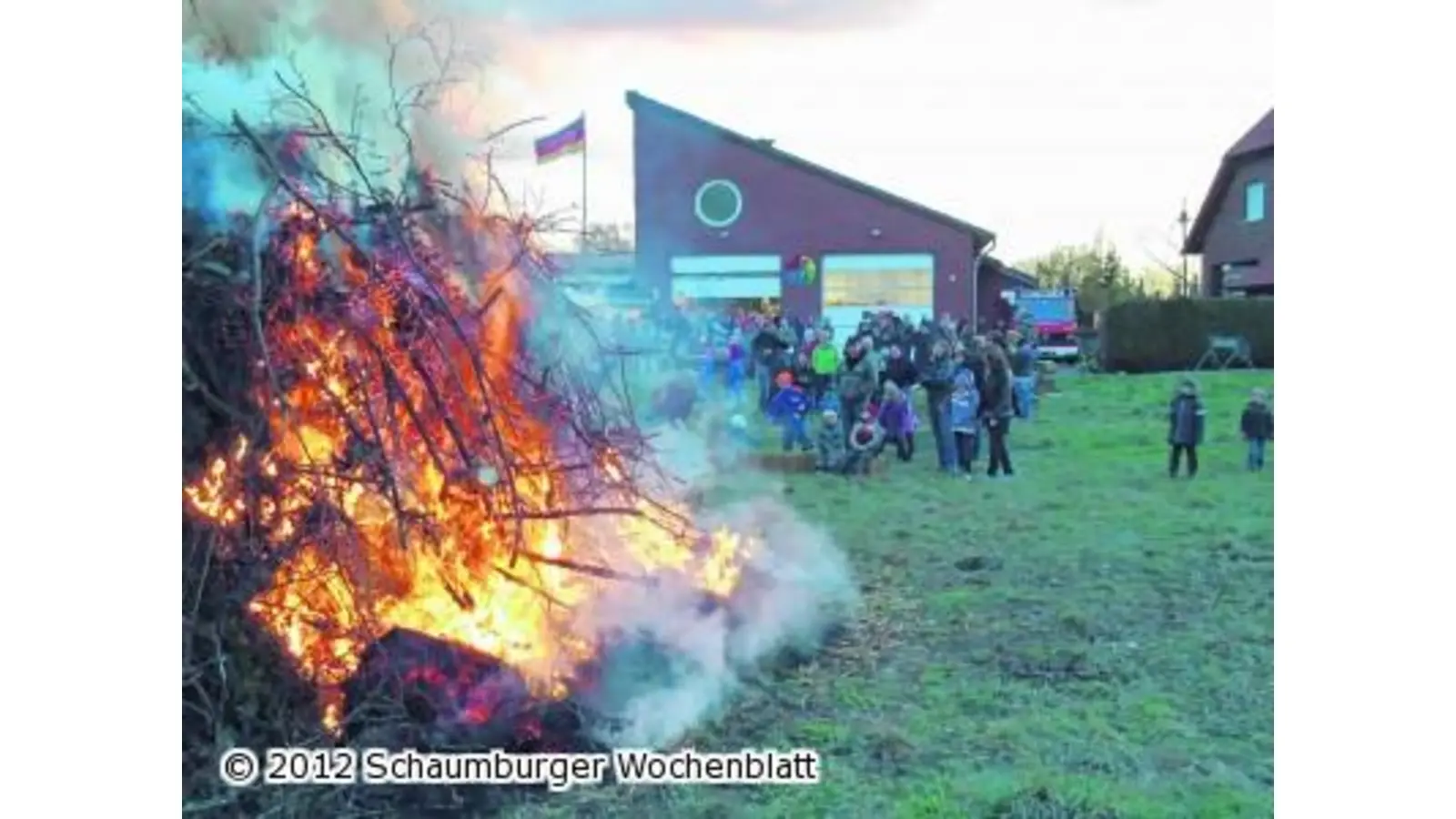 Viel los beim Osterfeuer (Foto: em)