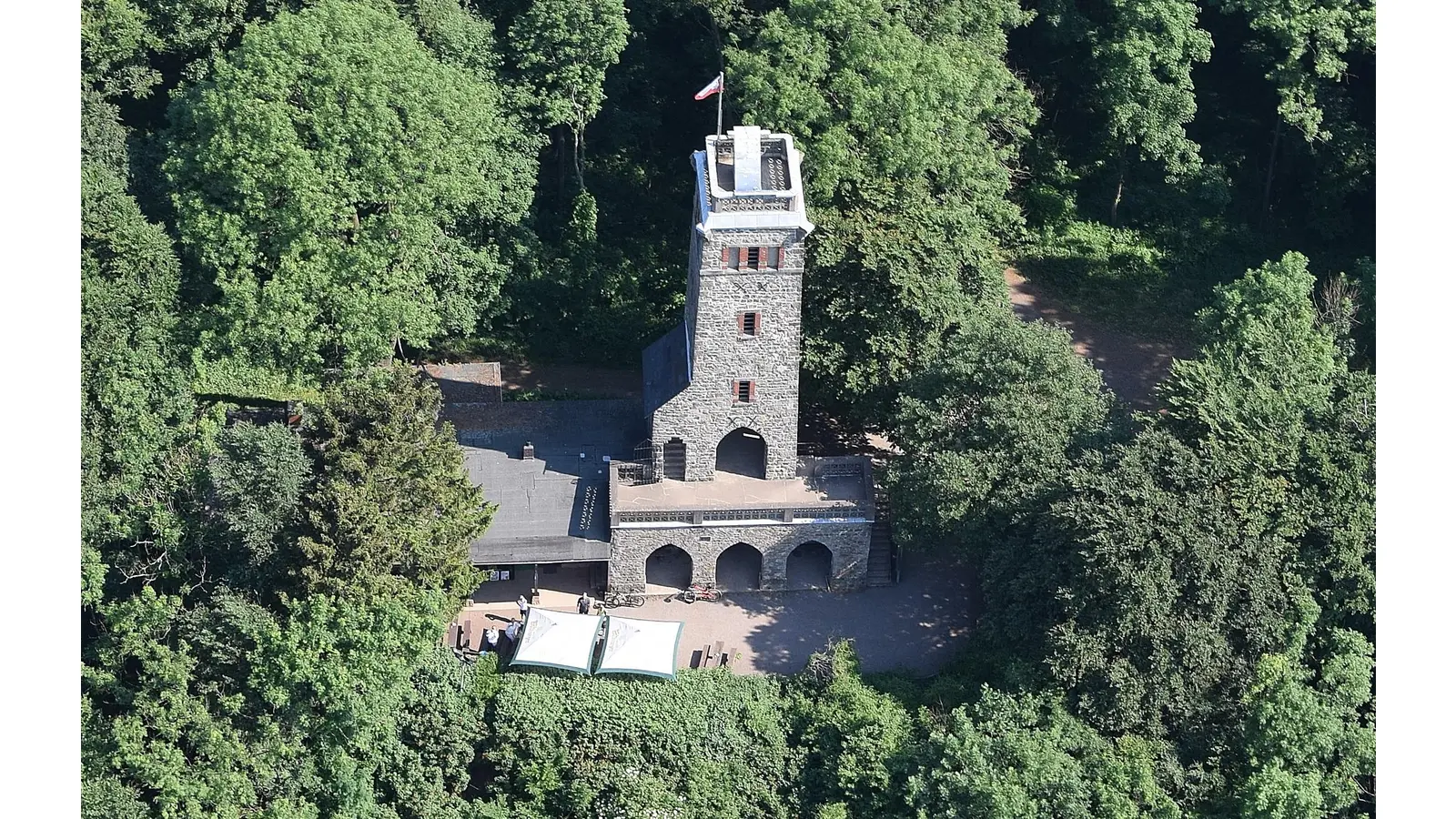 Ein Anziehungspunkt der Stadt ist sicher der Klippenturm, der auf dem Wimmelbild auf keinem Fall fehlen darf. (Foto: ste)