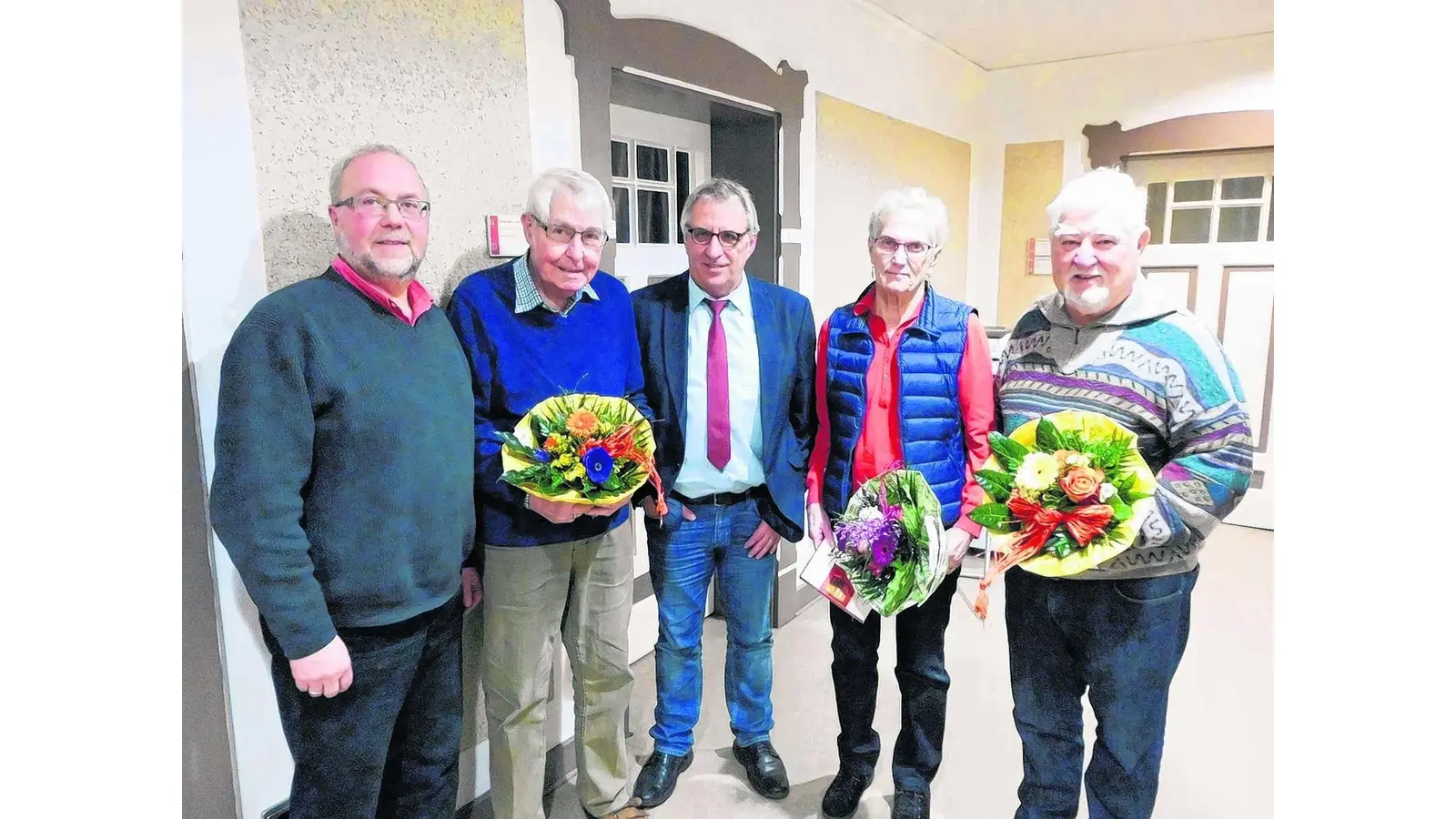 Blumen und Präsente zum Abschied (Foto: bt)