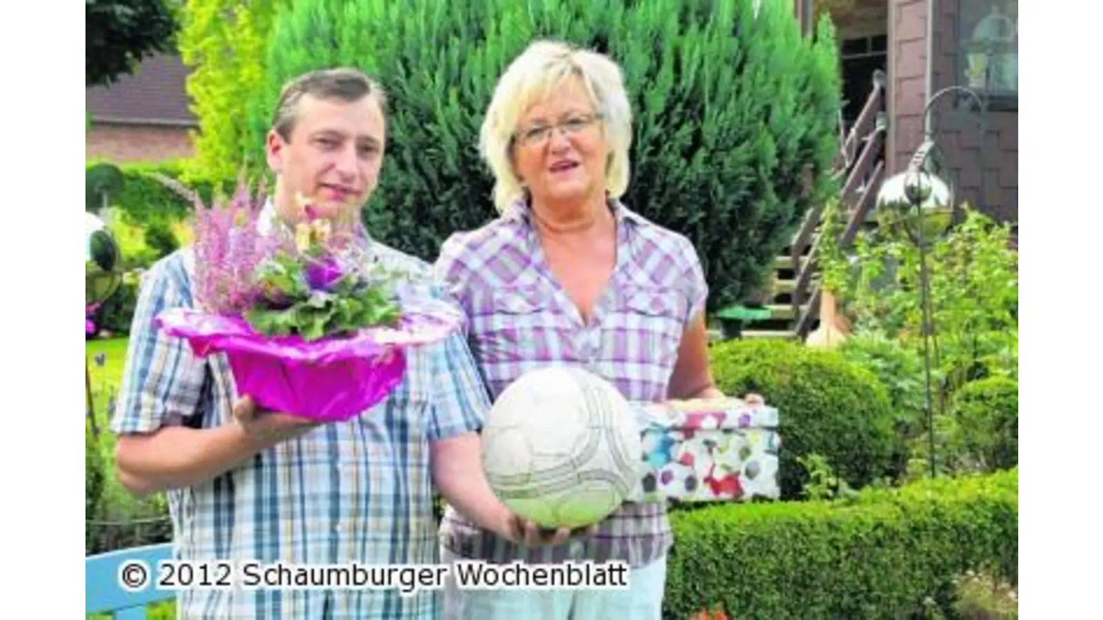 Fußballjugend freut sich über die Spende (Foto: em)