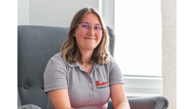 Johanniterin Lara Hagedorn studiert Medizin und fährt regelmäßig im Hausnotruf-Einsatzdienst. (Foto: Claudett Minaya Vialet)