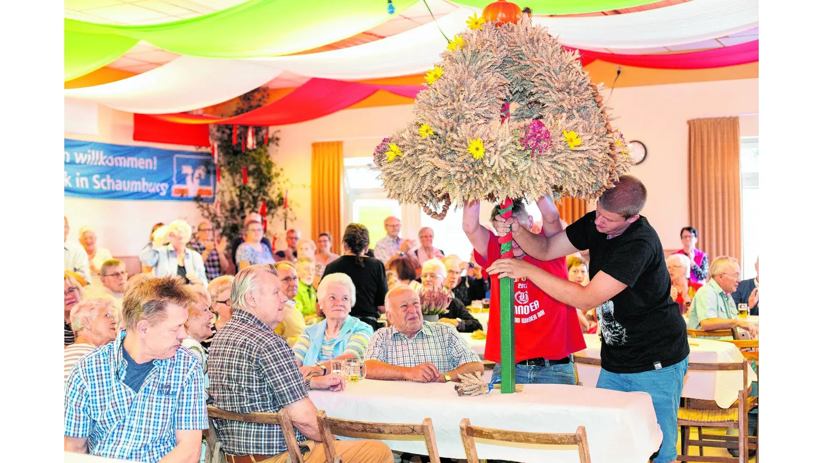 Pippi Langstrumpf begleitet die Erntekrone (Foto: jl)