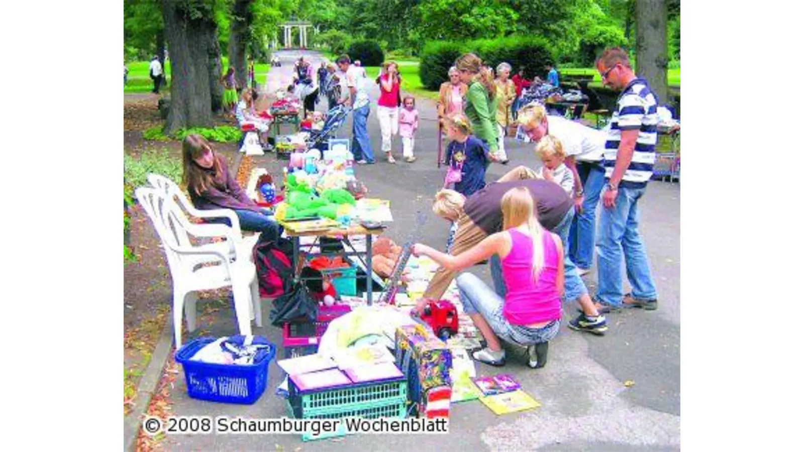 Kaufen und Tauschen auf dem Flohmarkt (Foto: red)