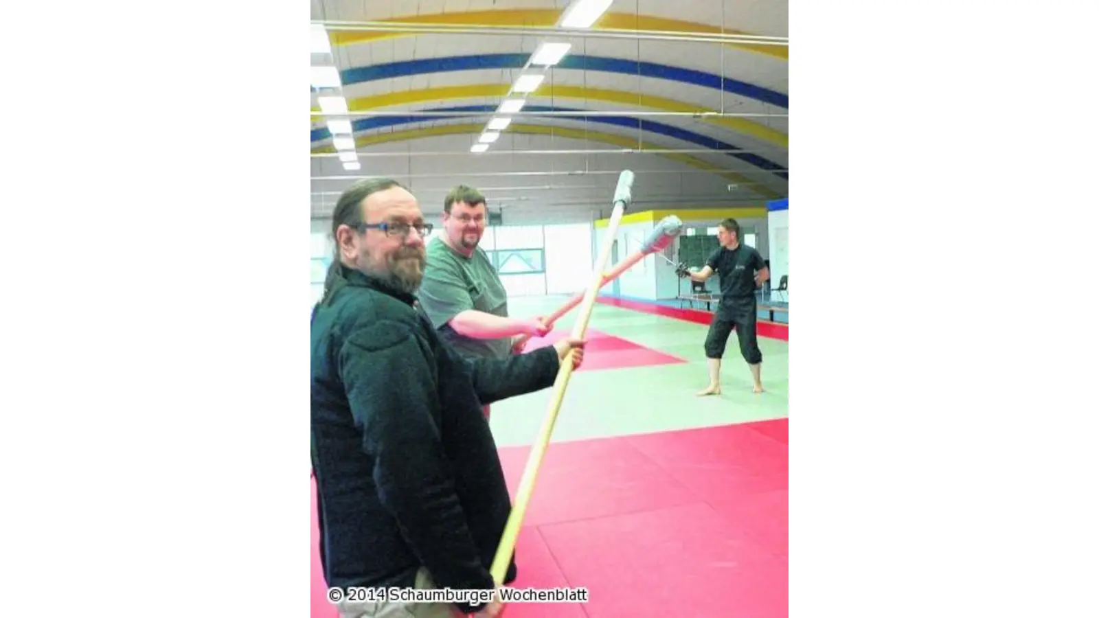 Wie im Mittelalter mit Schwert und Speer (Foto: al)