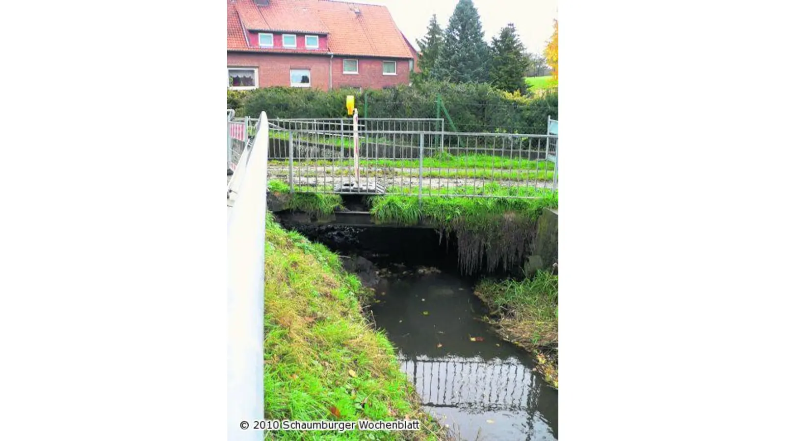 Die zerstörte Brücke kostet noch immer Geld (Foto: al)