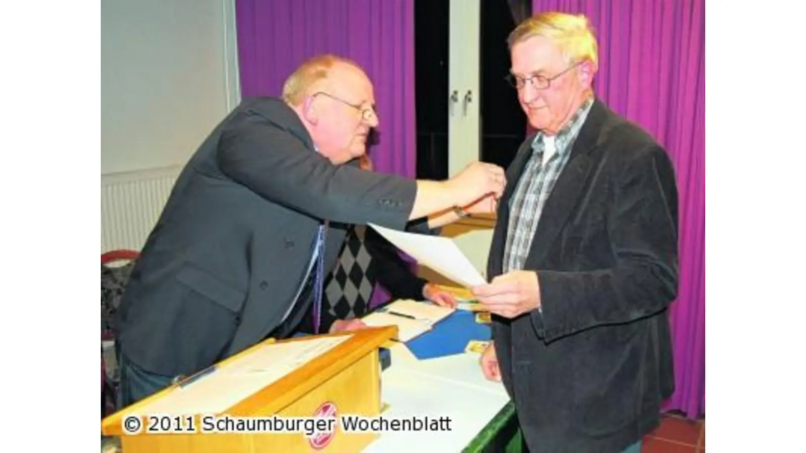 Goldene Ehrennadel für Heinrich Volker (Foto: red)