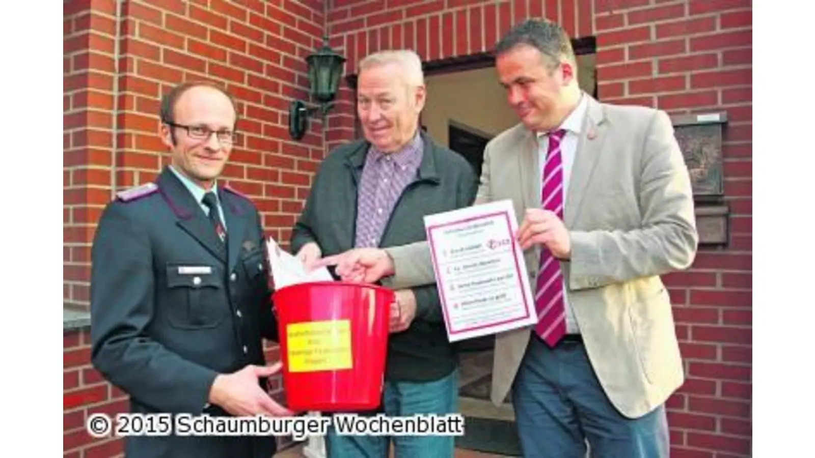 Wenn es brennt mit Wassereimern selbst löschen (Foto: jl)