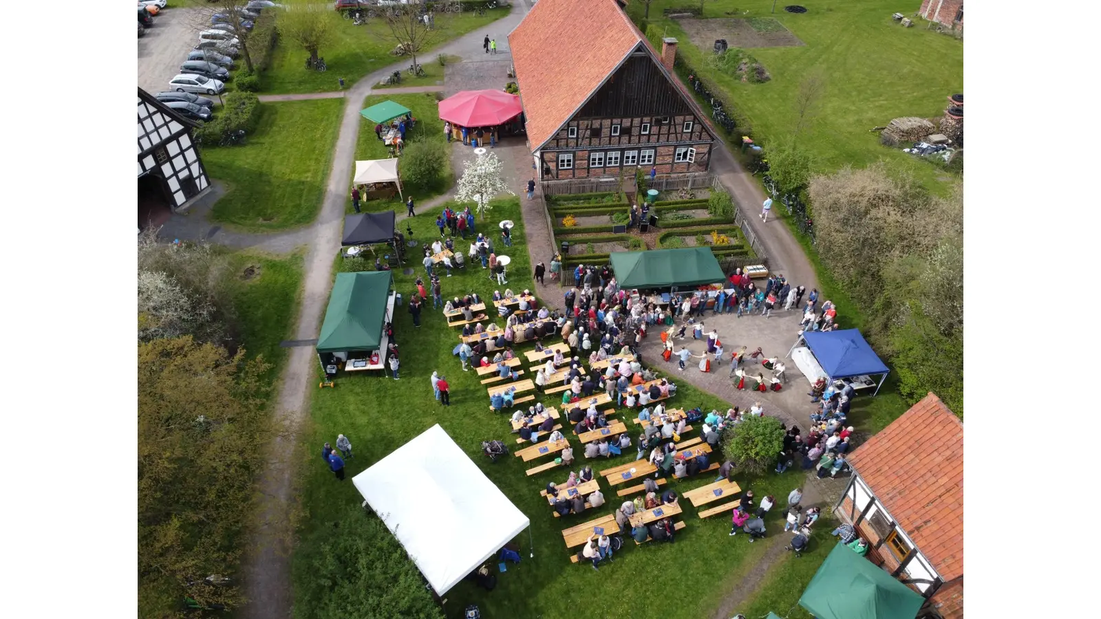 Der Förderverein Lauenhäger Bauernhaus lädt für Sonntag zu seinem Herbstfest mit Backtag.  (Foto: Christian Kronberg)