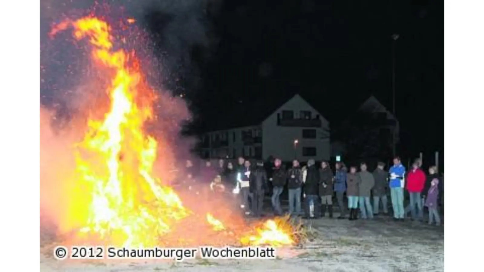 Fast 400 Weihnachtsbäume gehen in lodernde Flammen auf (Foto: bb)