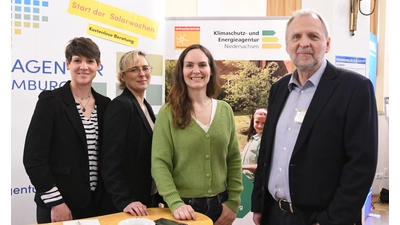 Elena Gellermann, Karina Gröger, Verena Michalek und Horst Roch informieren gemeinsam rund ums Thema Energiewende zu Hause. (Foto: nd)