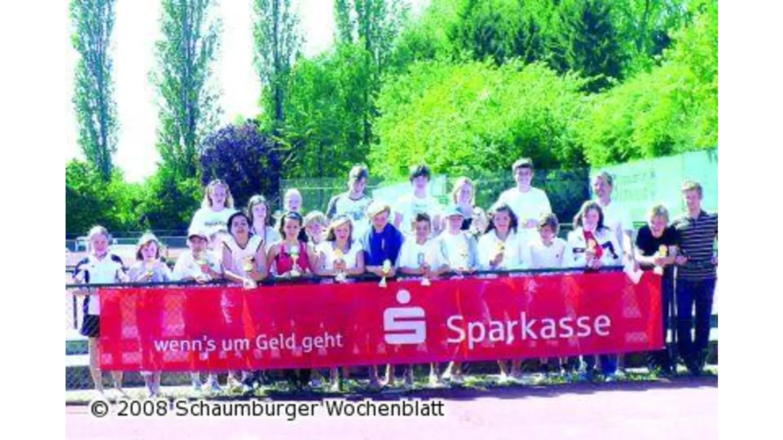 Die Tennisjugend lässt es kräftig krachen (Foto: red)