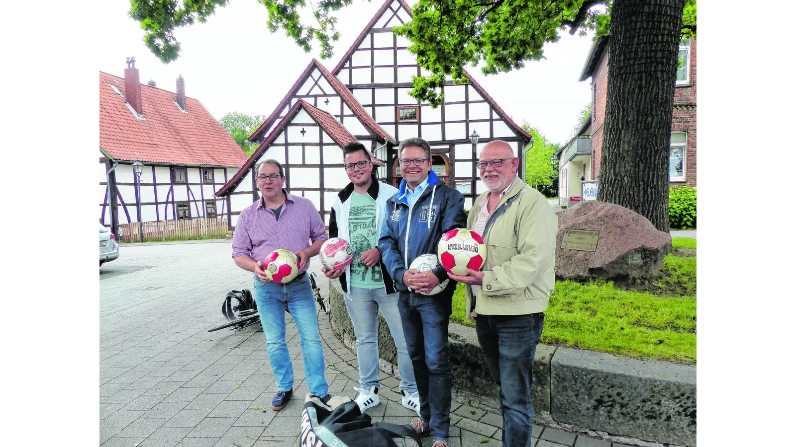 riesenwasserbälle und partyspass für jeden (Foto: al)