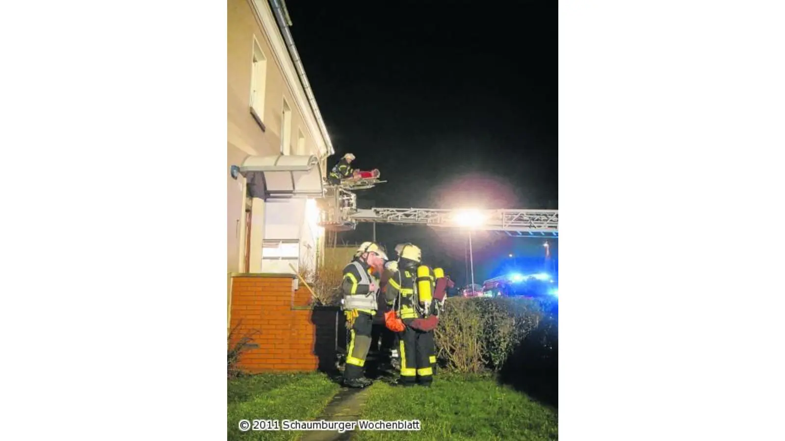 Neun Personen aus einem verrauchten Haus gerettet (Foto: red)