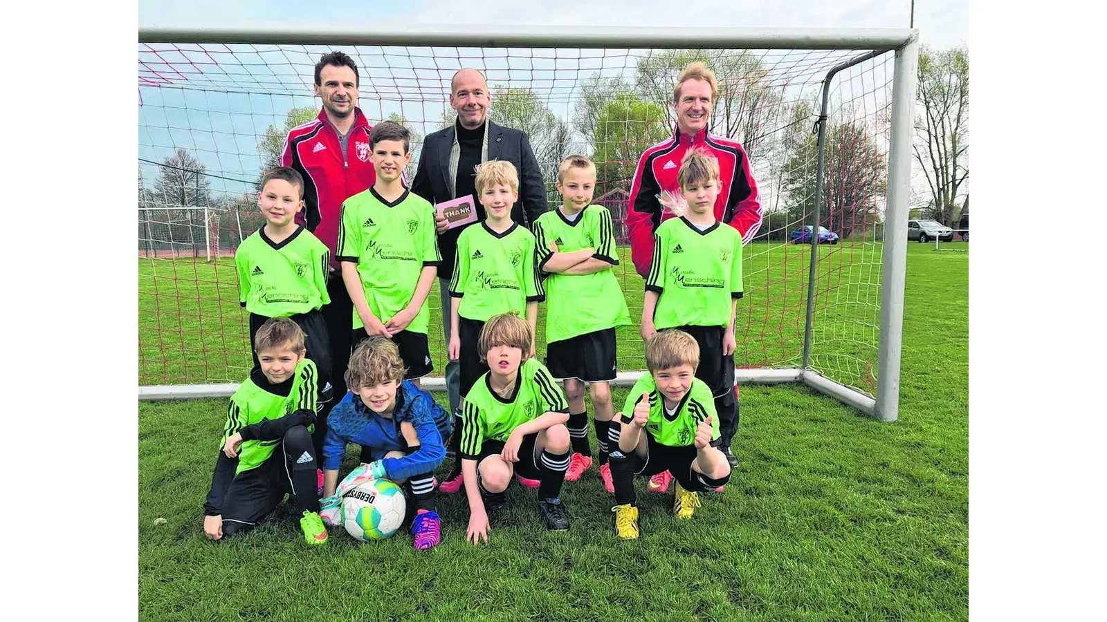 Junioren erhalten neue Trikots (Foto: gr)