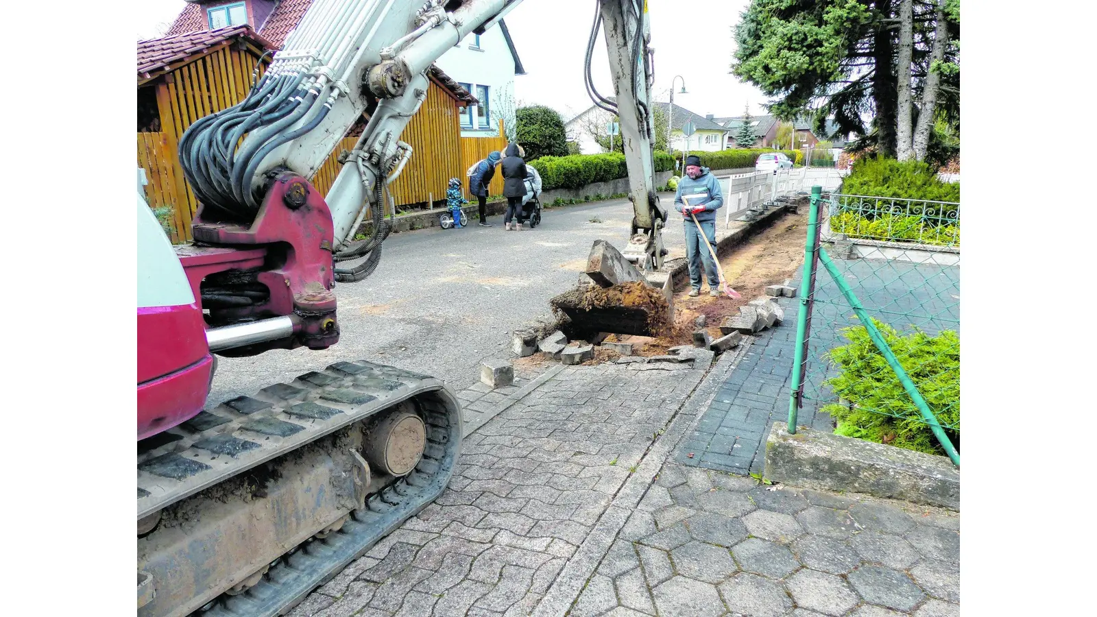 Lückenschluss bei Bürgersteigen (Foto: al)