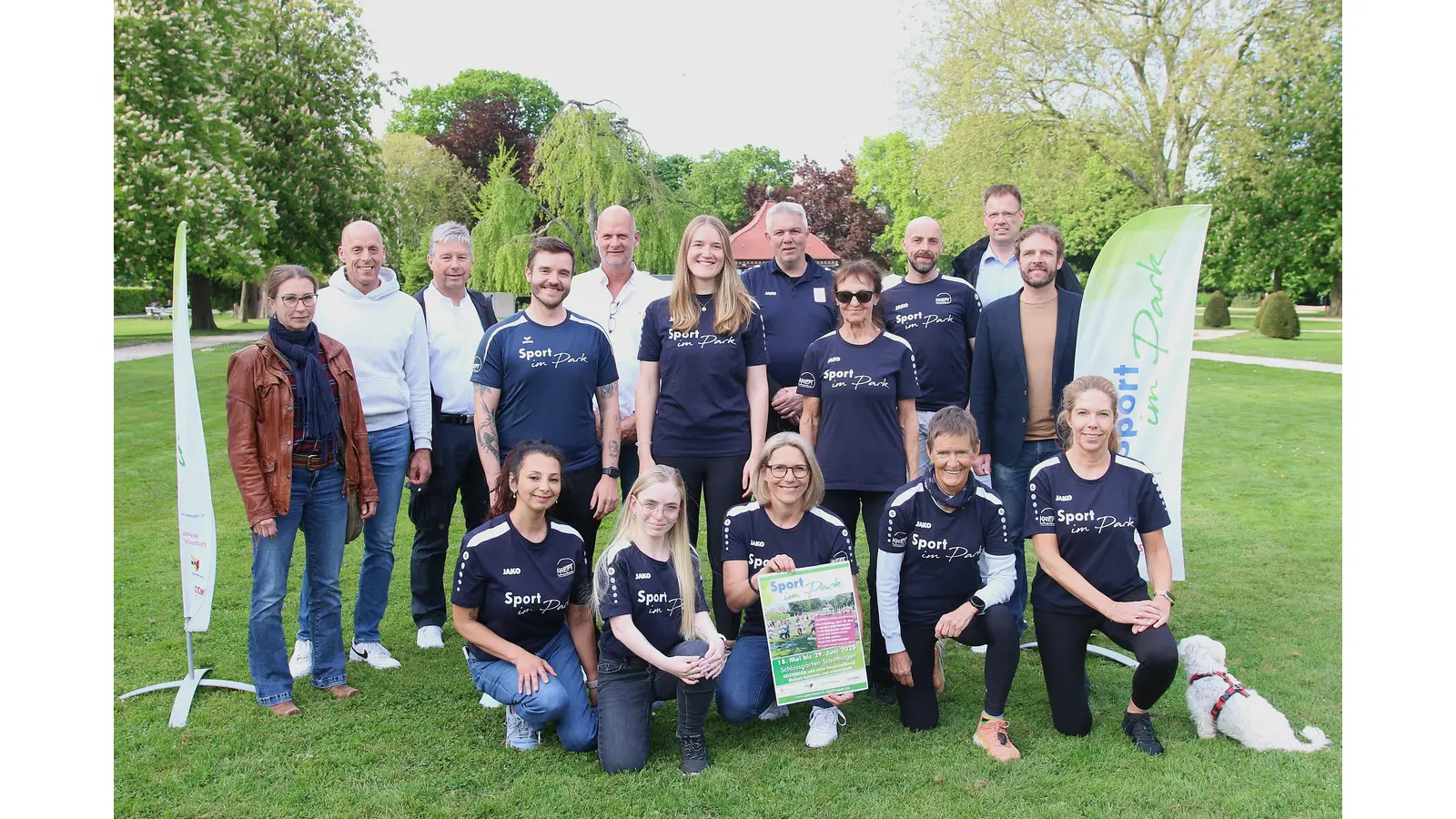 Trainer und Sponsoren blicken dem Start von „Sport im Park” entgegen.  (Foto: bb)