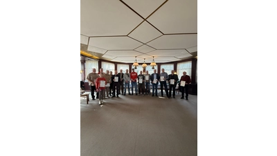 Ein besonderer Moment der Versammlung war die Ehrung langjähriger Mitglieder. Fünf Mitglieder wurden für ihr 50-jähriges Engagement ausgezeichnet. (Foto: privat)