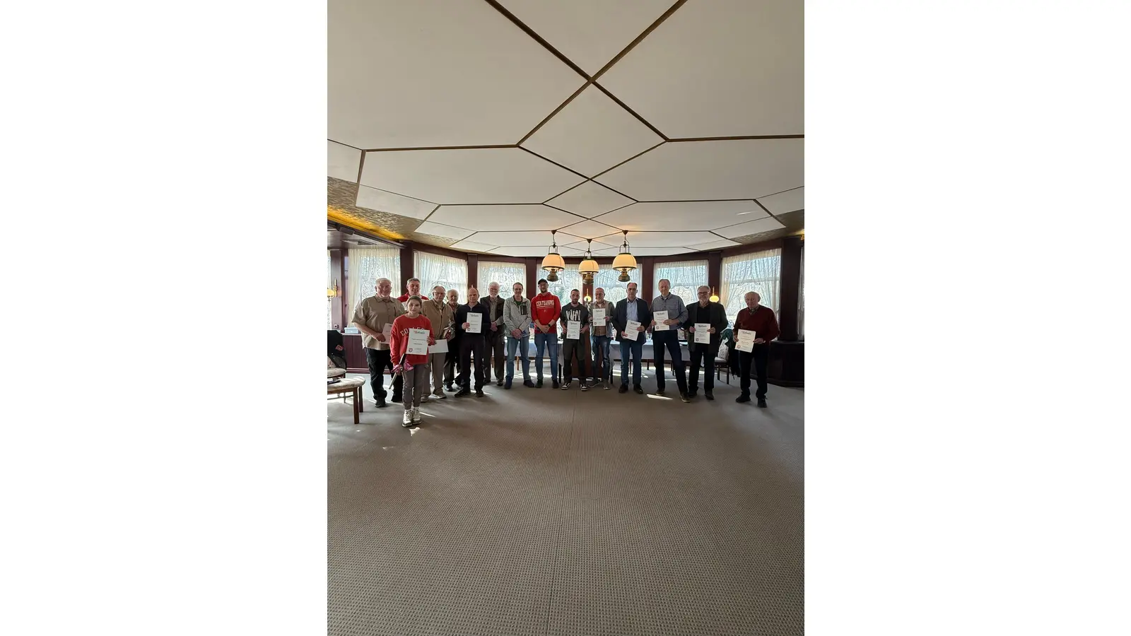 Ein besonderer Moment der Versammlung war die Ehrung langjähriger Mitglieder. Fünf Mitglieder wurden für ihr 50-jähriges Engagement ausgezeichnet. (Foto: privat)