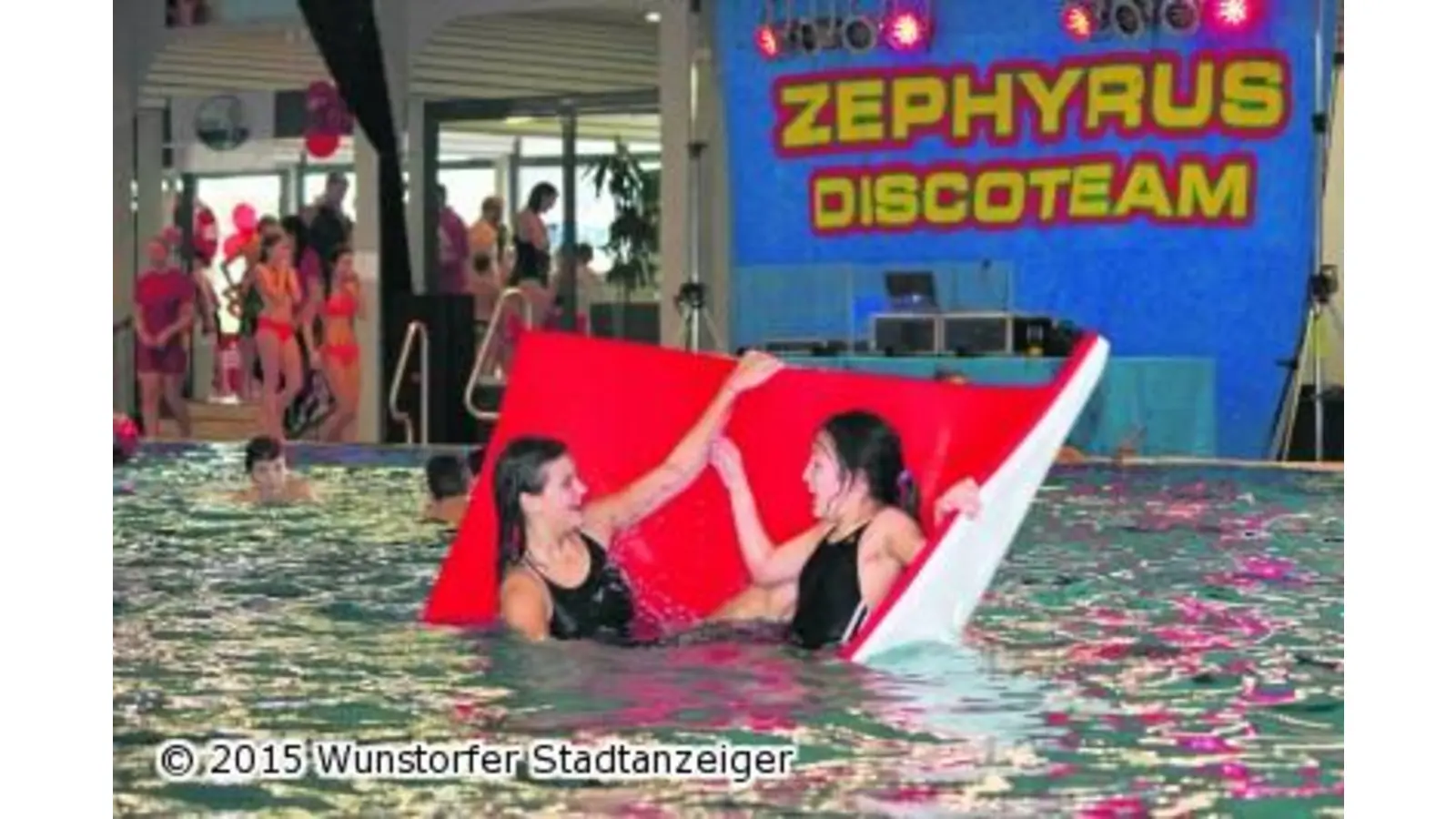 Große Wasserdisco bringt Spaß (Foto: tau)