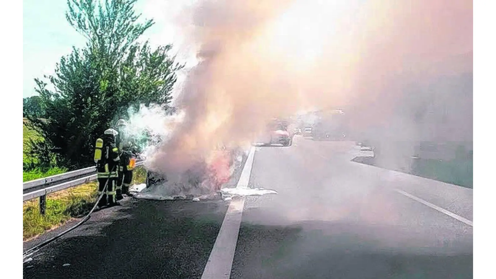 Feuer auf der Autobahn (Foto: al)