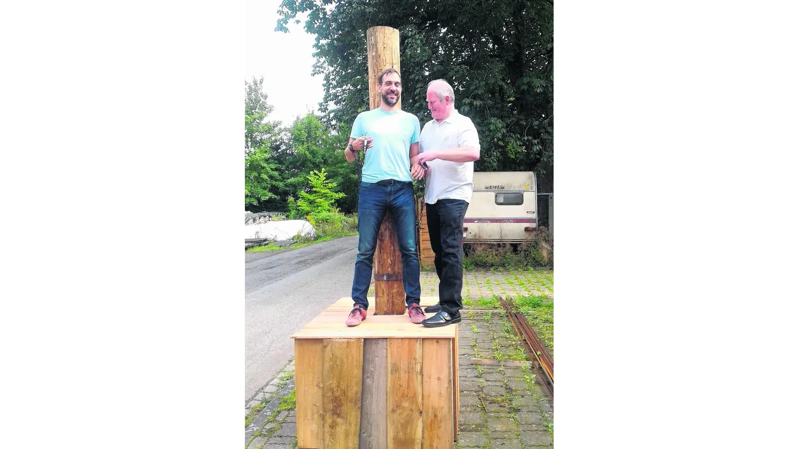 Gauner kommen an den Schandpfahl (Foto: al)