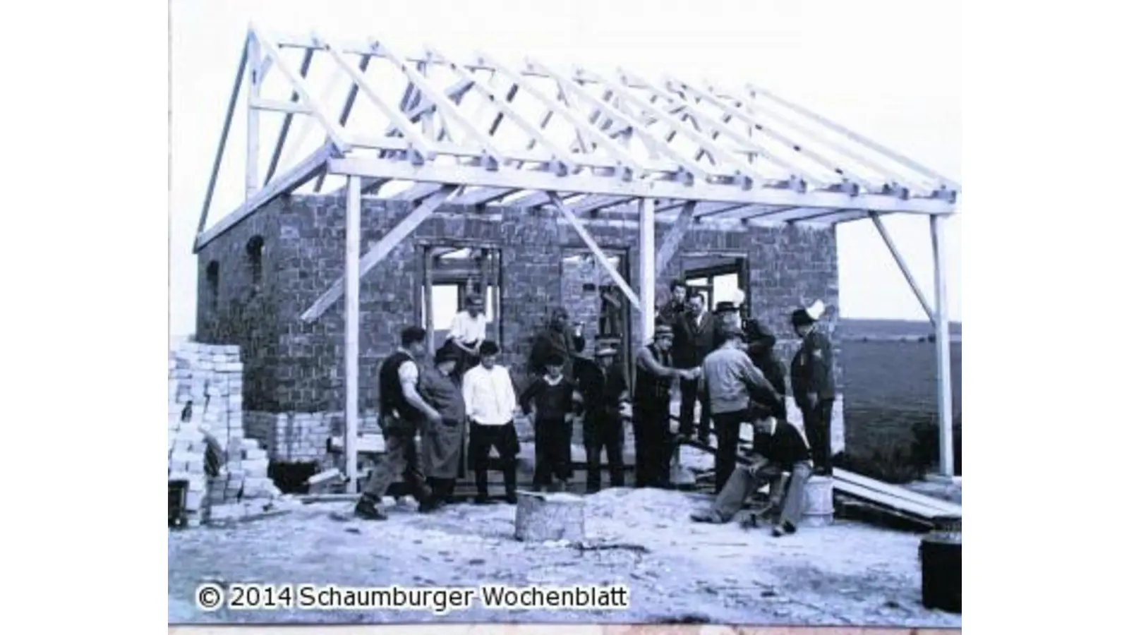 Trinkwasser gibt es aus Milchkannen (Foto: red)