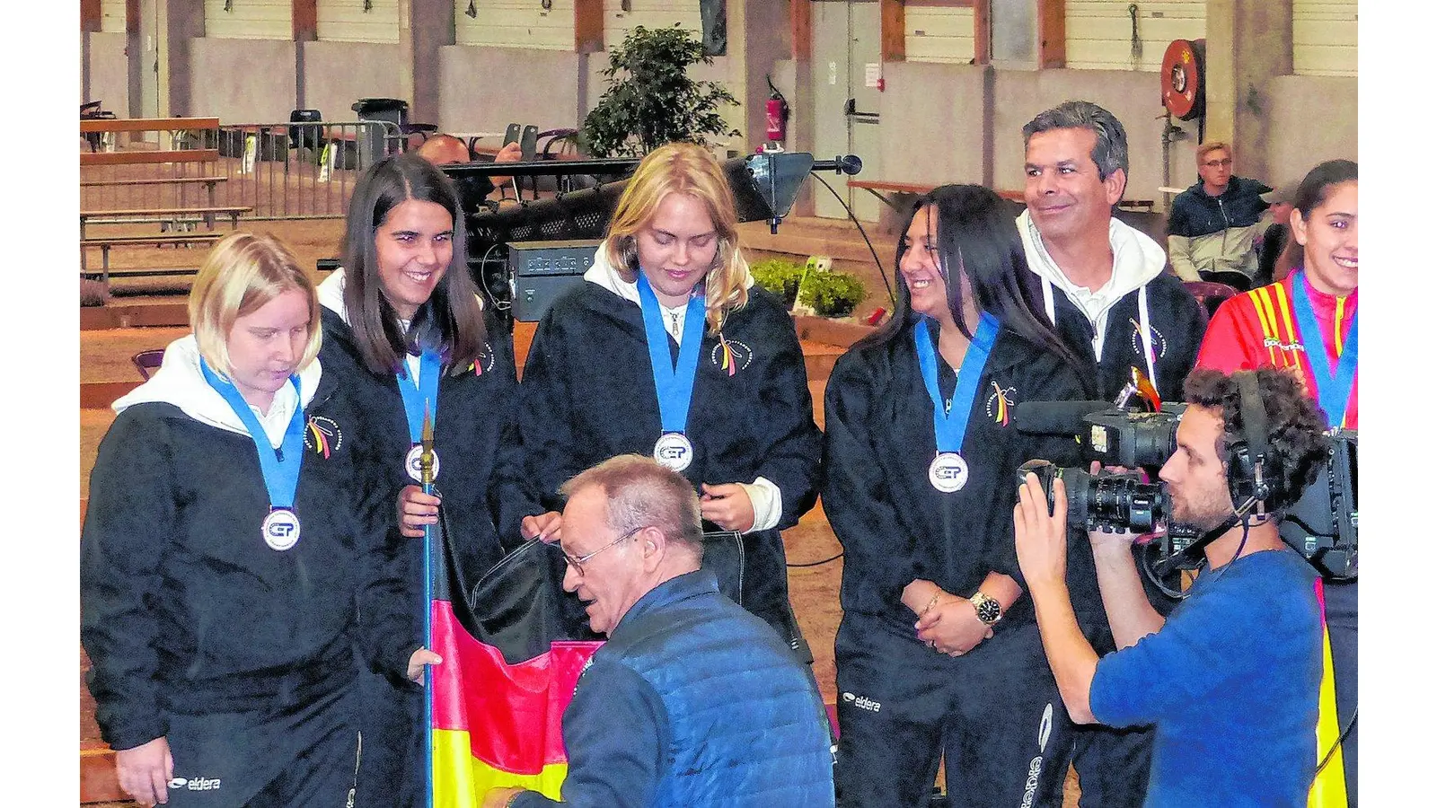 Jenny klettert aufs Treppchen (Foto: red)