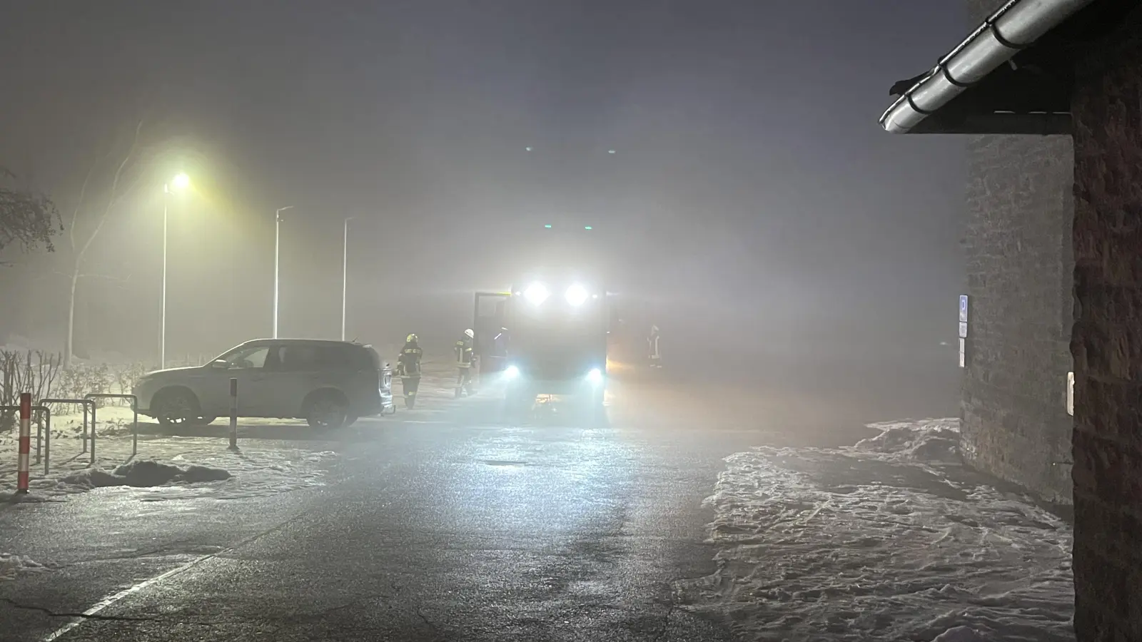 An der Einsatzstelle: Die Feuerwehr. (Foto: Feuerwehr)