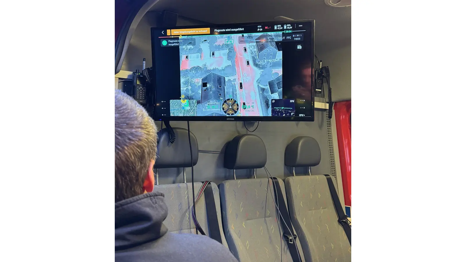 Mit Wärmebildunterstützung wurde nach der Person gesucht. (Foto: Feuerwehr)