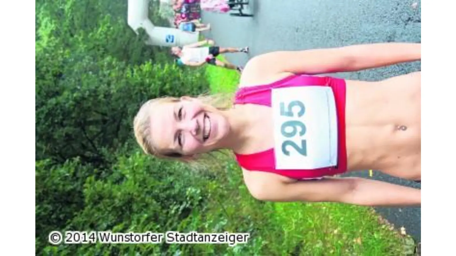 Trotz Regen und Ferien sind fast 400 Läufer am Start (Foto: gi)